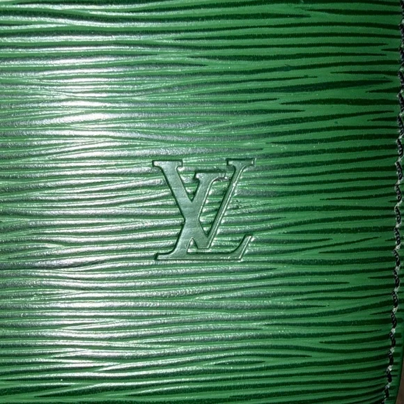 Authentic Vintage Louis Vuitton Speedy 25 in Epi Leather - Picture 4 of 16